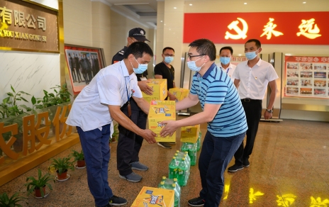 嘉兴市财贸工会主席陈云建到Z6官网农产品公司慰问基层员工